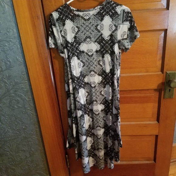 LuLaRoe Carly. White/black/gray pattern. Size XS - Picture 6 of 6